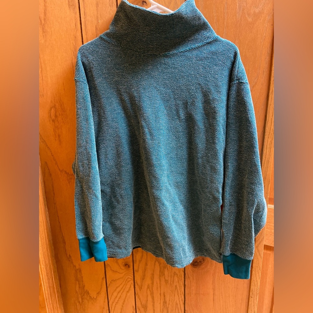 Nike sweater. Size M